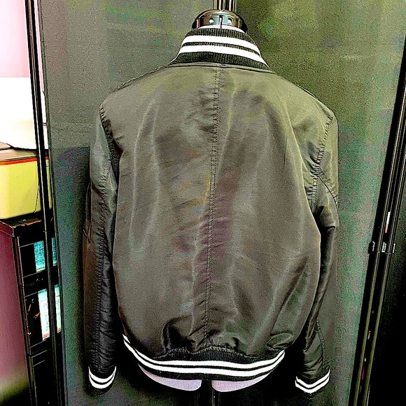 B SWEET Clothing Co women’s black bomber jacket size L NWOT never used - Picture 16 of 16